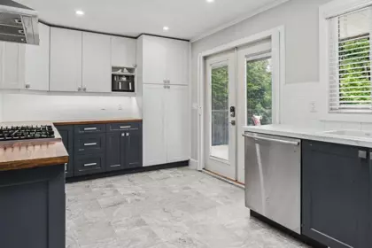 1102 Grandview Road, Gibsons, BC, Gibsons — Single Family Residence for sale