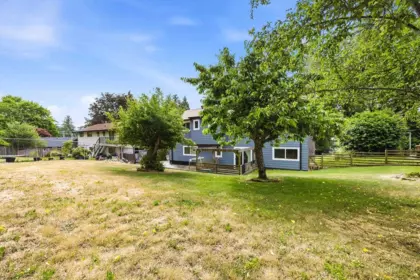 Garden / Landscaping Photo of 1102 Grandview Road, Gibsons, BC