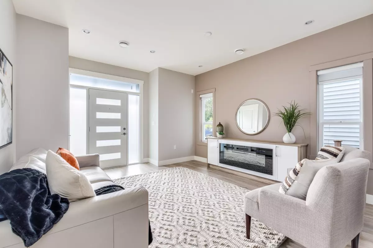 Dining Area Photo of 3427 Victoria Drive, Coquitlam, BC