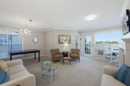 Kitchen Photo of 306 15290 18 Avenue, Surrey, BC