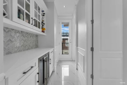 Entry Foyer Photo of 118 N Glynde Avenue, Burnaby, BC