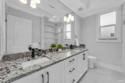 Staircase Photo of 118 N Glynde Avenue, Burnaby, BC