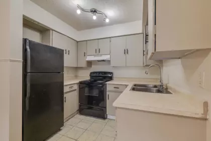 Kitchen Island Photo of 304 1948 Coquitlam Avenue, Port Coquitlam, BC