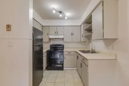 Kitchen Photo of 304 1948 Coquitlam Avenue, Port Coquitlam, BC