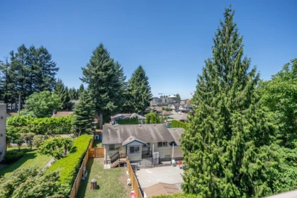 Front Yard Photo of 407 33731 Marshall Road, Abbotsford, BC