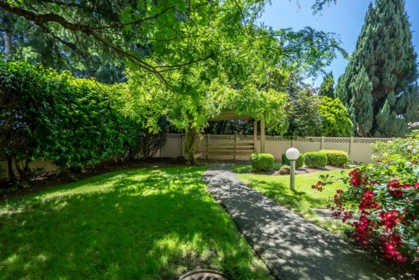 Garden / Landscaping Photo of 407 33731 Marshall Road, Abbotsford, BC