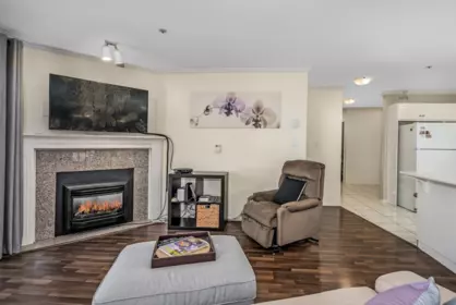 Kitchen Photo of 407 33731 Marshall Road, Abbotsford, BC