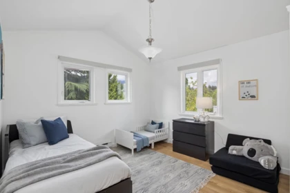Entry Foyer Photo of 207 1518 Bowser Avenue, North Vancouver, BC