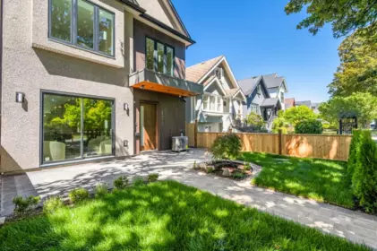 Backyard Photo of 1 3771 W King Edward Avenue, Vancouver, BC