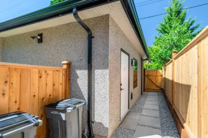 Garden / Landscaping Photo of 1 3771 W King Edward Avenue, Vancouver, BC