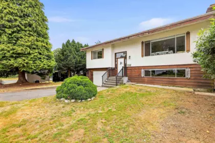 Mudroom Photo of 1940 Eagle Street, Abbotsford, BC
