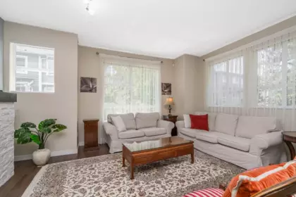 Entry Foyer Photo of 123 2729 158 Street, Surrey, BC