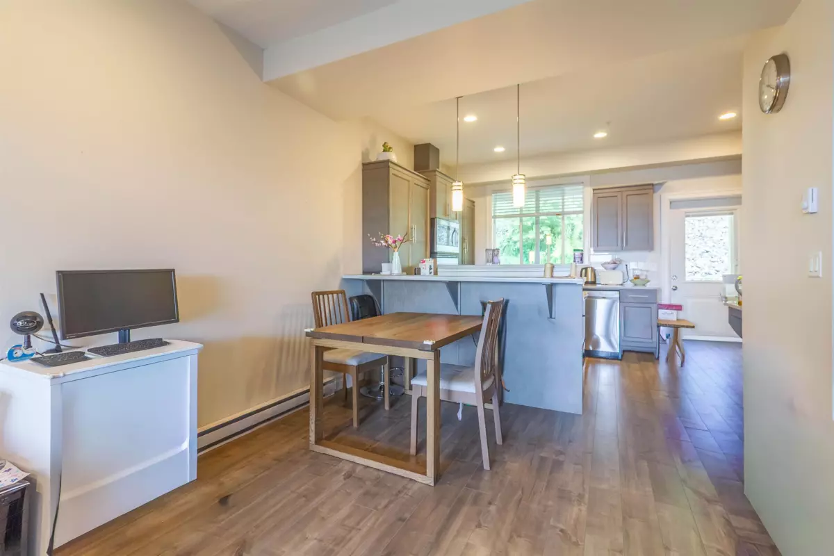 Dining Area Photo of 86 6026 Lindeman Street, Chilliwack, BC