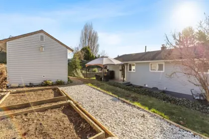 Outdoor Kitchen Photo of 33469 5th Avenue, Mission, BC