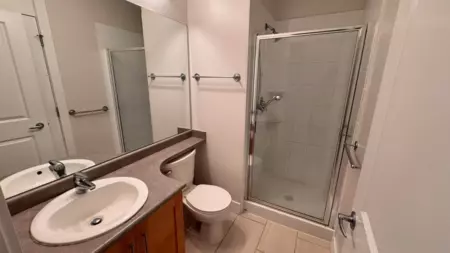 Primary Bathroom Photo of 425 2083 W 33rd Avenue, Vancouver, BC
