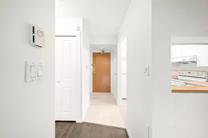 1101 9623 Manchester Drive, Burnaby, BC, Burnaby — Apartment/Condo for sale