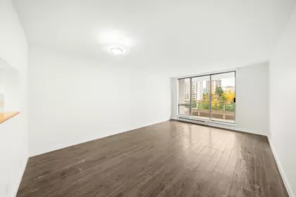 Walk-In Closet Photo of 1101 9623 Manchester Drive, Burnaby, BC