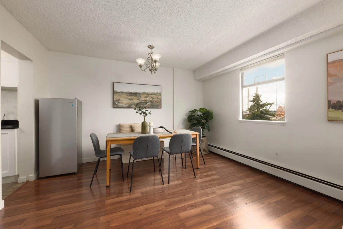 Living Room Photo of 404 47 Agnes Street, New Westminster, BC