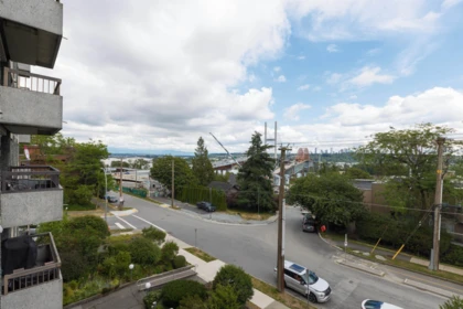 Staircase Photo of 404 47 Agnes Street, New Westminster, BC
