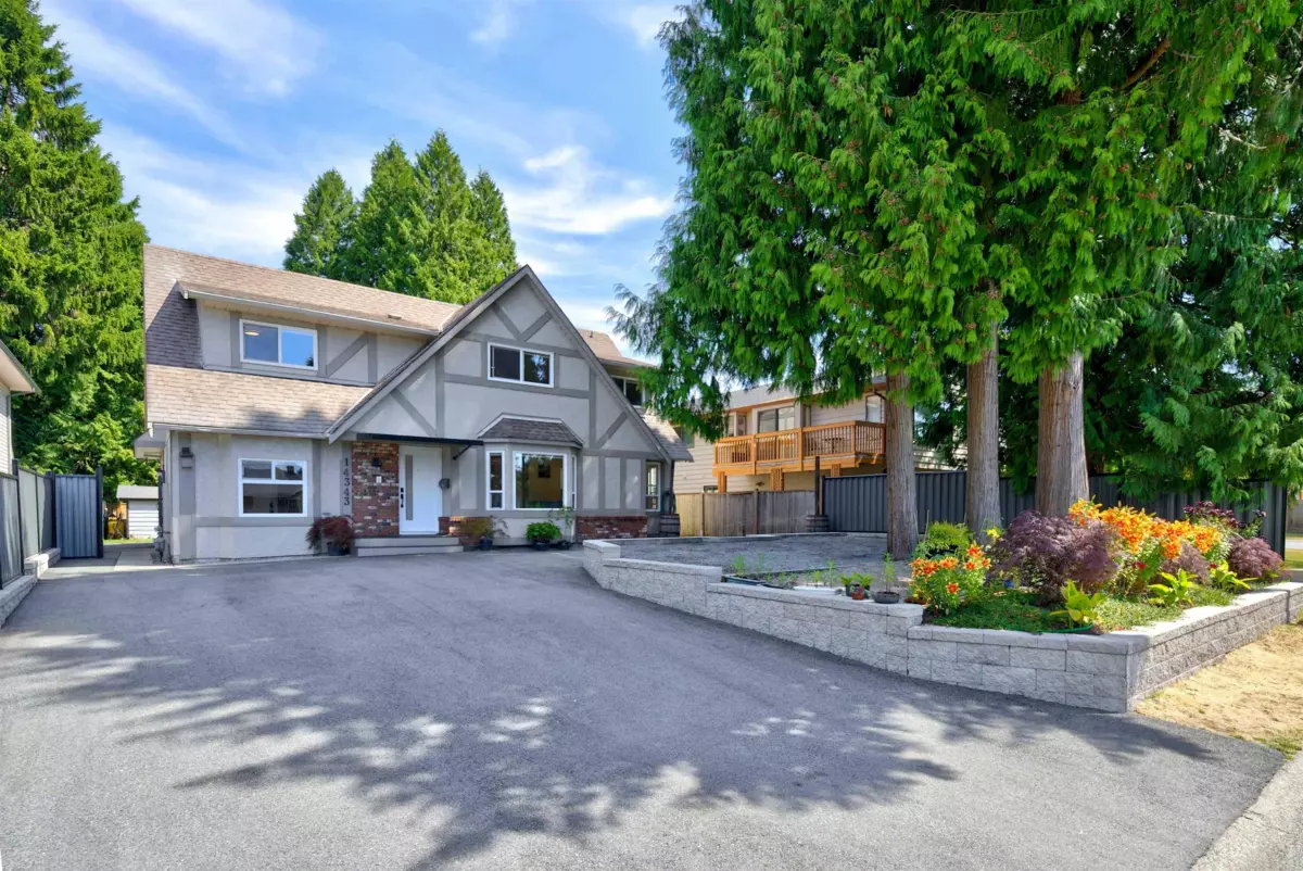 Living Room Photo of 14343 17 Avenue, Surrey, BC