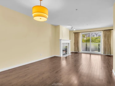 Entry Foyer Photo of 204 876 W 16th Avenue, Vancouver, BC