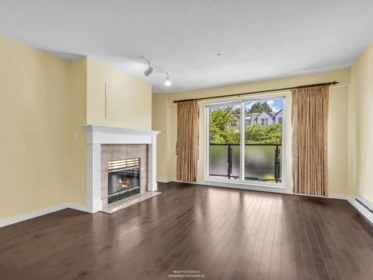 Hallway Photo of 204 876 W 16th Avenue, Vancouver, BC