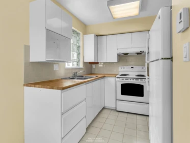 Laundry Room Photo of 204 876 W 16th Avenue, Vancouver, BC