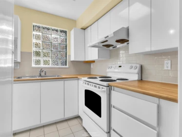 Mudroom Photo of 204 876 W 16th Avenue, Vancouver, BC