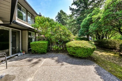 Front Yard Photo of 173 16080 82 Avenue, Surrey, BC