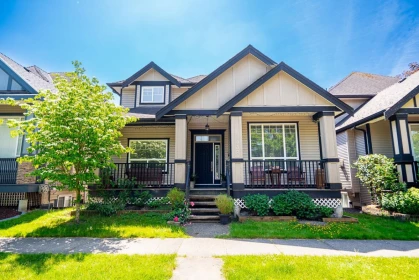 19338 72a Avenue, Surrey, BC, Surrey — Single Family Residence for sale