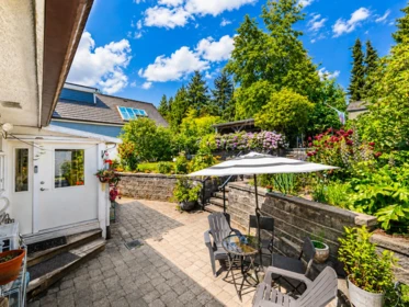 Front Yard Photo of 8259 10th Avenue, Burnaby, BC