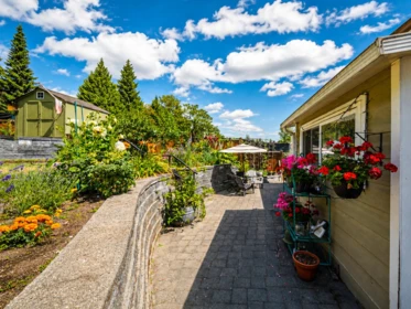 Garden / Landscaping Photo of 8259 10th Avenue, Burnaby, BC