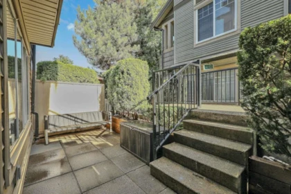 Entry Foyer Photo of 108 13958 108 Avenue, Surrey, BC