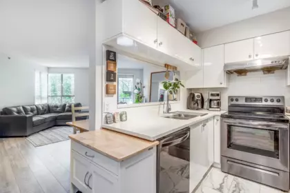 Kitchen Island Photo of 209 3455 Ascot Place, Vancouver, BC