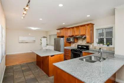 Kitchen Island Photo of 10 7060 Bridge Street, Richmond, BC
