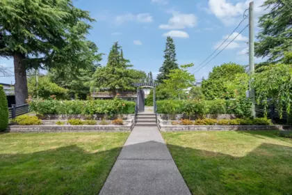 13632 Blackburn Avenue, White Rock, BC, White Rock — Single Family Residence for sale