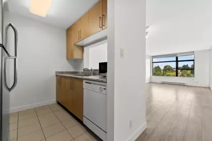 Kitchen Photo of 808 5380 Oben Street, Vancouver, BC