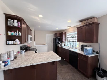 Kitchen Island Photo of 46151 Third Avenue, Chilliwack, BC
