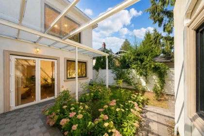 Garden / Landscaping Photo of 6576 Yew Street, Vancouver, BC