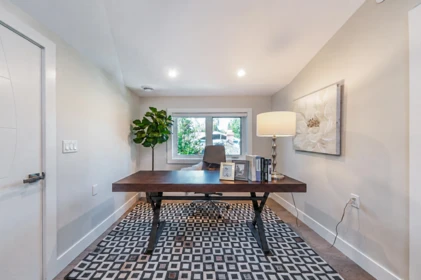 Hallway Photo of 6576 Yew Street, Vancouver, BC