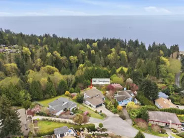 1481 Shaughnessy Place, Gibsons, BC, Gibsons — Single Family Residence for sale