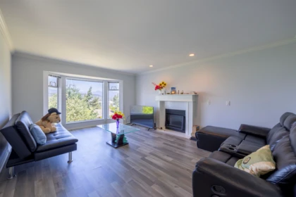 Kitchen Island Photo of 13957 115a Avenue, Surrey, BC