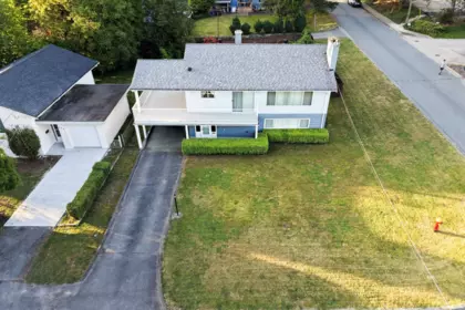 Family Room Photo of 929 Grover Avenue, Coquitlam, BC