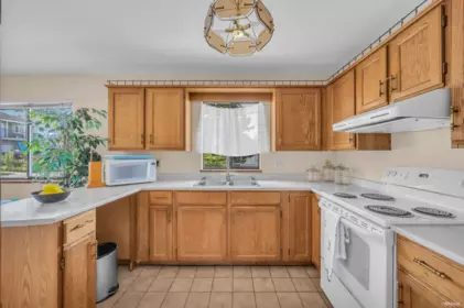 Breakfast Nook Photo of 156 N Rosser Avenue, Burnaby, BC