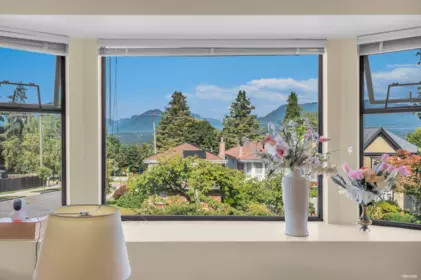 Kitchen Island Photo of 156 N Rosser Avenue, Burnaby, BC