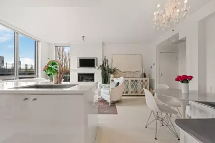 Kitchen Island Photo of 601 1005 Beach Avenue, Vancouver, BC