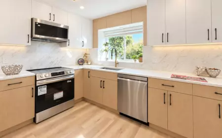 Breakfast Nook Photo of 15092 19a Avenue, Surrey, BC