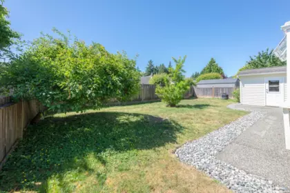 Guest Bathroom Photo of 15092 19a Avenue, Surrey, BC