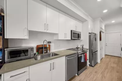 Laundry Room Photo of 206 2389 Hawthorne Avenue, Port Coquitlam, BC