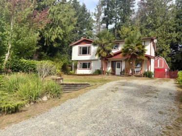 1044 Fircrest Road, Gibsons, BC, Gibsons — Single Family Residence for sale
